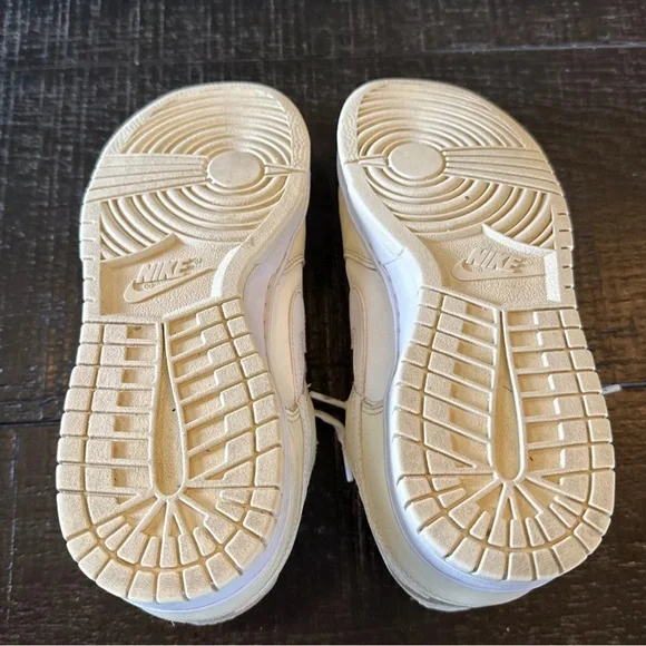 Nike Dunks size 9 women's size 7.5 men's. - Picture 5 of 7